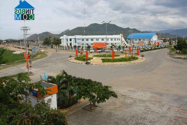 Một góc thị trấn Khánh Hải ngày nay (Ảnh TL)